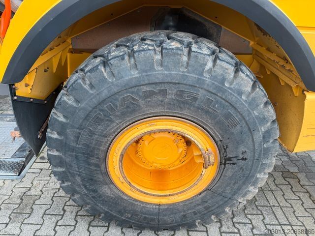 Andre VOLVO A25G Dumper 10.137 h Baujahr 2021