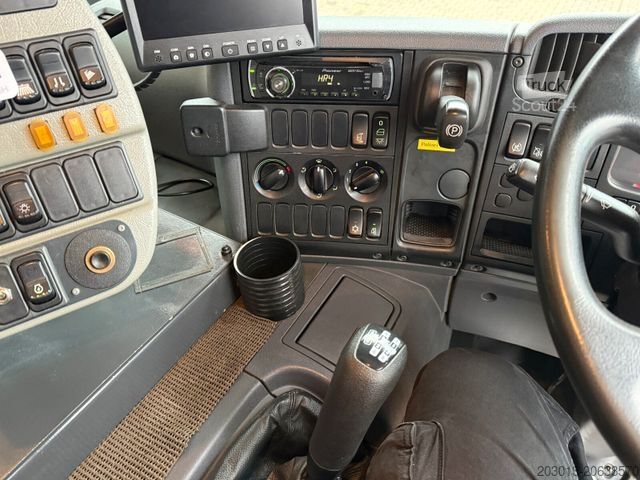 Vejfejemaskine SCANIA P230 Kehrmaschine Johnston VT605- 6 M³