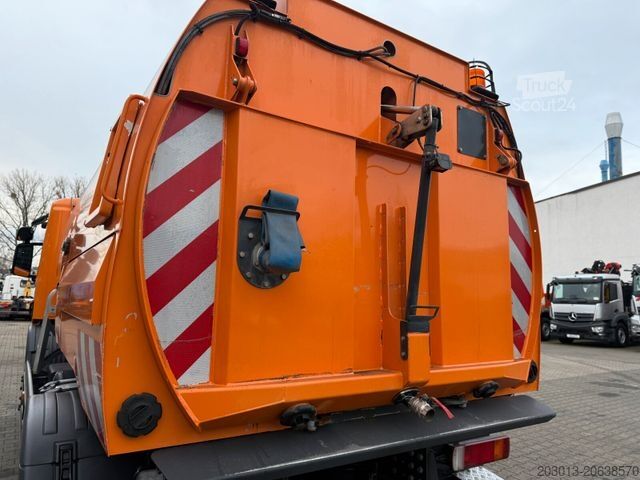 Vejfejemaskine SCANIA P230 Kehrmaschine Johnston VT605- 6 M³