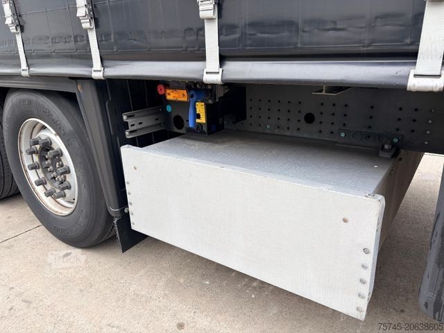 Auflieger mit Pritsche & Plane SCHMITZ CARGOBULL SCB S3T * LIFT ACHSE * POWER CURTAIN