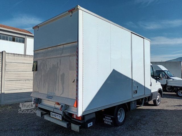 Skriňové nákladné vozidlo IVECO 35C14