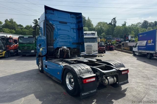 Trattore stradale standard RENAULT T520 4x2