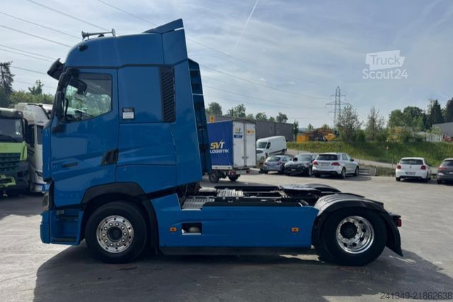 Trattore stradale standard RENAULT T520 4x2