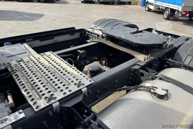 Trattore stradale standard RENAULT T520 4x2
