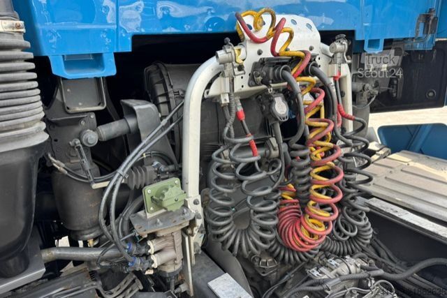Trattore stradale standard RENAULT T520 4x2