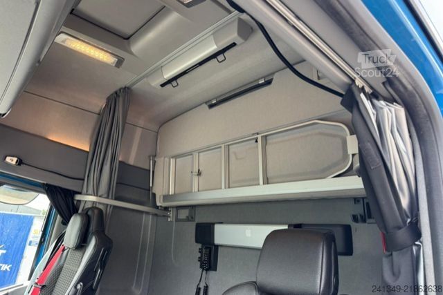 Trattore stradale standard RENAULT T520 4x2