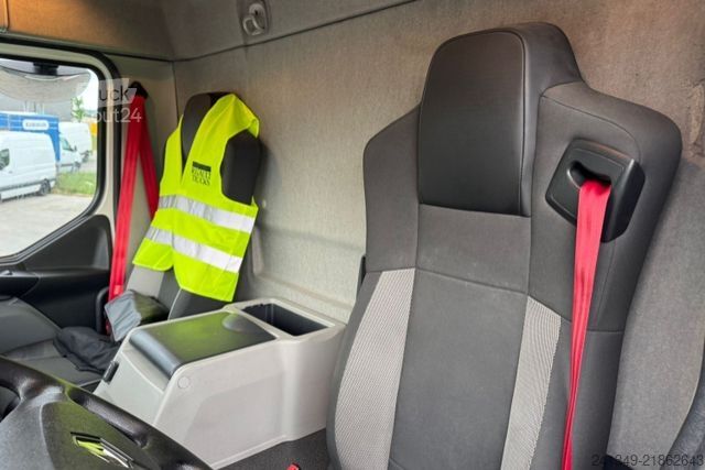 Autocarro con cassone RENAULT D14.250 4x2 Koffer