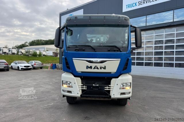 Autocamion cu cârlig pentru containere MAN TGS 35.480 8x4 Hiab 26T