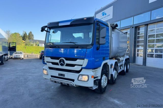 Tovorno vozilo za posebne namene MERCEDES-BENZ Actros 3244 8x4 Moser Thermosilo 17m3