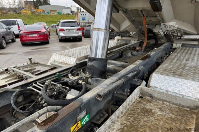 Camión volquete IVECO 500 8x4 Kipper Bordmatik