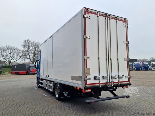 حقيبة سفر Volvo FH 13.460 Globetrotter XL 4x2 - Box with side d...