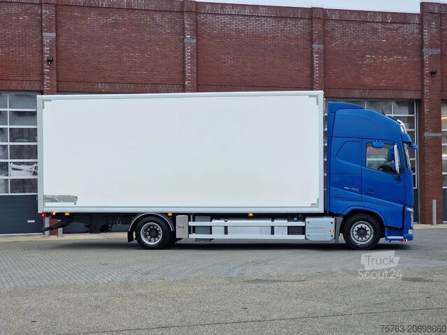 حقيبة سفر Volvo FH 13.460 Globetrotter XL 4x2 - Box with side d...