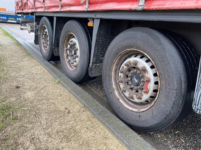 Curtain sided Schmitz Cargobull N/A Curtainside / Discbakes / Schmitz Axles