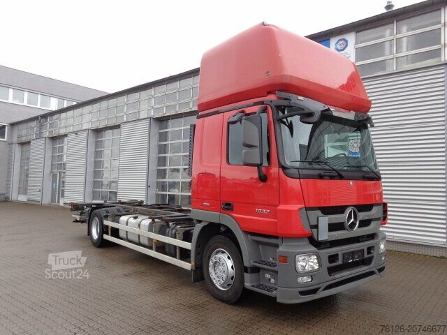 Wechselfahrgestell LKW Mercedes-Benz Actros 1832L Sitz-Liegen-Kombination/LBW/245Tkm