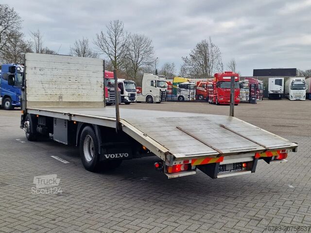 Autotransportieris Volvo FL 240 - 4x2 - Manual gearbox - Flatbed / Car t...