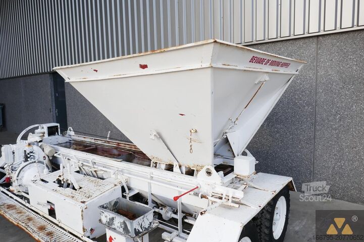 Epandeur de gravier Cartem 12Ft