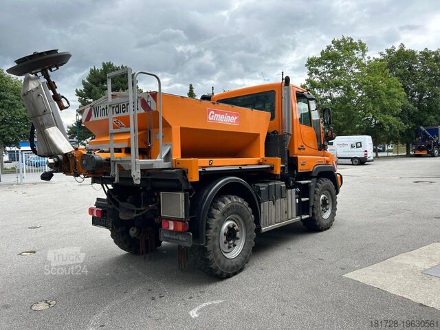 Andere Mercedes-Benz Unimog U 318 mit Gmeiner Streuer STA 2500 TC