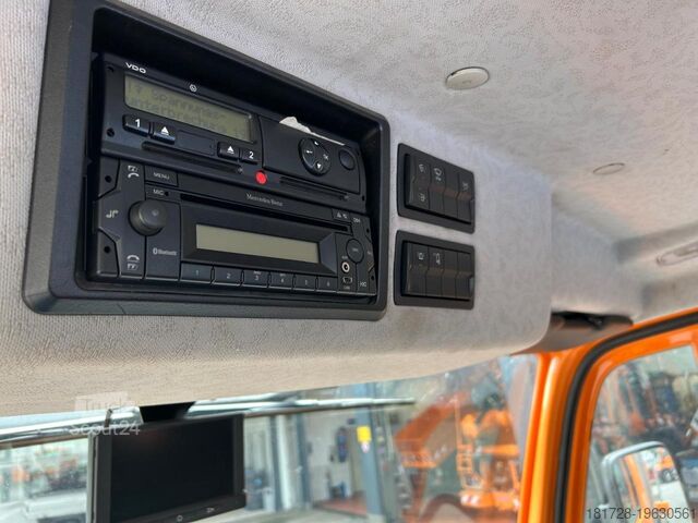 Andere Mercedes-Benz Unimog U 318 mit Gmeiner Streuer STA 2500 TC