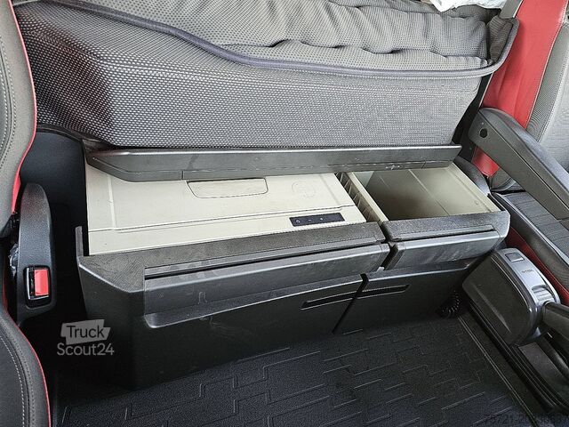 Standard-SZM VOLVO FH 500 6X2 STEERED PTO+HYDR