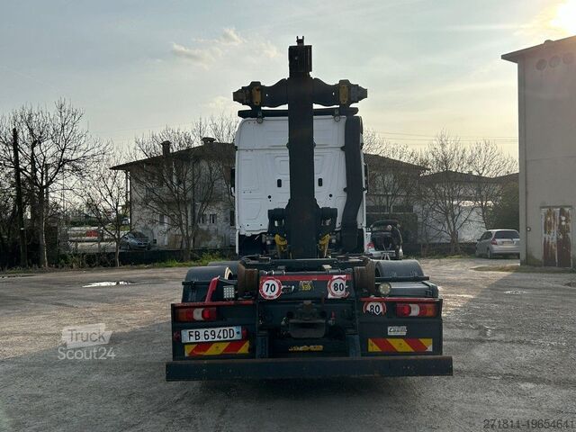 Camion benne à bras amovible  MERCEDES ACTROS 25.51 SCARRABILE