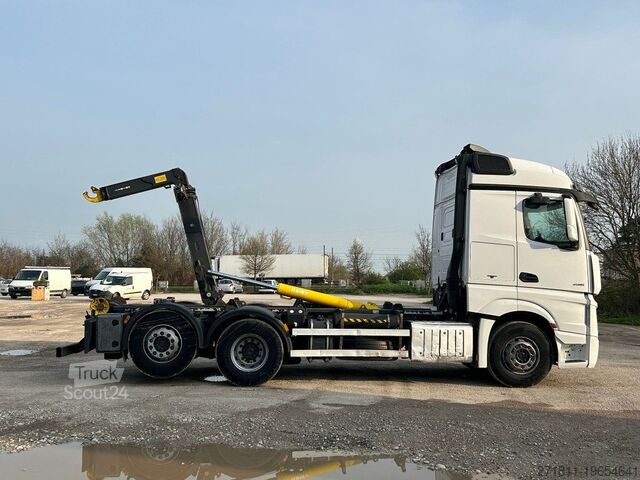 Camion benne à bras amovible  MERCEDES ACTROS 25.51 SCARRABILE