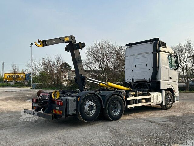 Camion benne à bras amovible  MERCEDES ACTROS 25.51 SCARRABILE