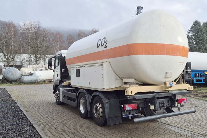 Ciężarówka z zabudową zbiornikową/cysterna gaz CO2 MAN gas tank ADR truck for carbon dioxide