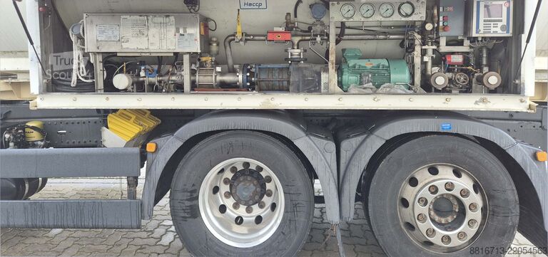Ciężarówka z zabudową zbiornikową/cysterna gaz CO2 MAN gas tank ADR truck for carbon dioxide
