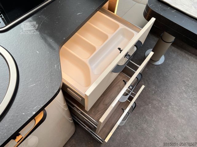 Półzintegrowany kamper CORIGON T Advanced 750 LQ Queensbett+Solar+Marki+Etrusco