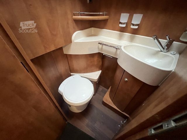 Integrirani avtodom CARTHAGO chic c-line I 5.0 Hubstützen+Klima+Markise+AHK