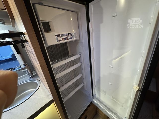 Caravana semiintegrada WEINSBERG CaraCompact 600 MEG Pepper Markise+Sat TV