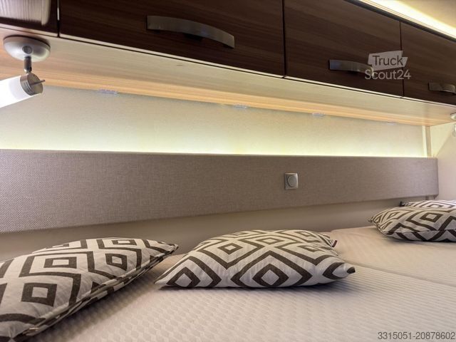 Caravana semiintegrada WEINSBERG CaraCompact 600 MEG Pepper Markise+Sat TV