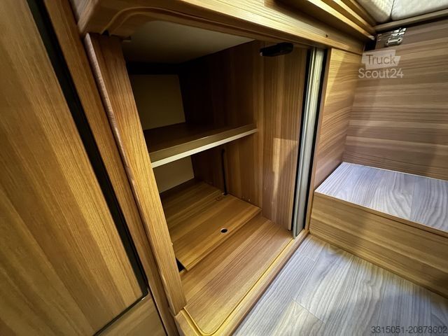 Caravana semiintegrada WEINSBERG CaraCompact 600 MEG Pepper Markise+Sat TV