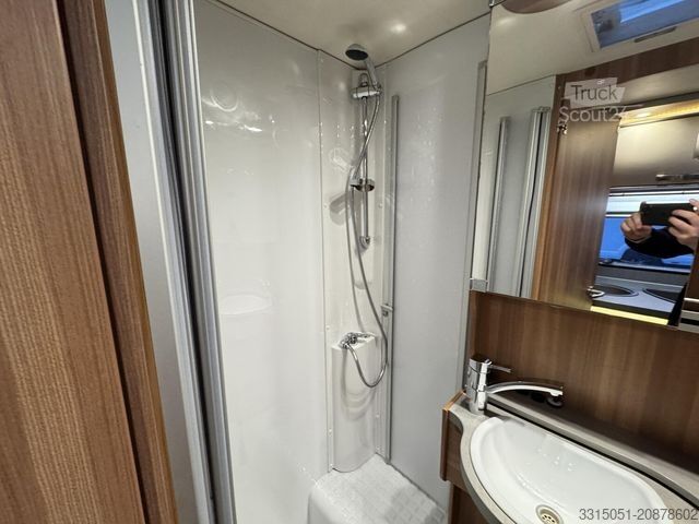 Caravana semiintegrada WEINSBERG CaraCompact 600 MEG Pepper Markise+Sat TV