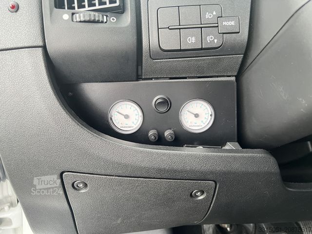 Polintegriran avtodom KNAUS Live Wave 700 MEG Solar+Markise+Thitronik+Wechse