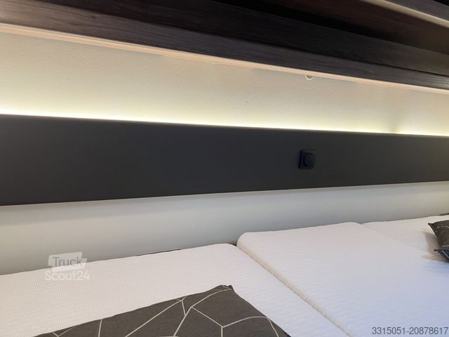 Polintegriran avtodom KNAUS Live Wave 700 MEG Solar+Markise+Thitronik+Wechse