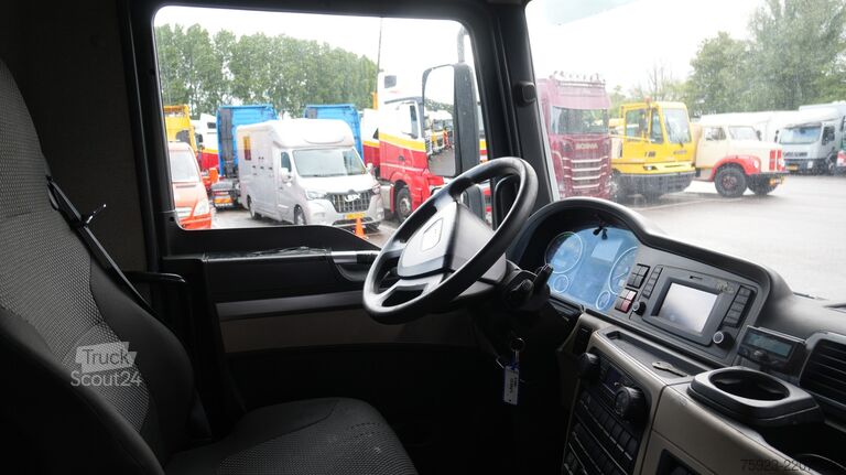 Maleta MAN TGL 12.190 Closed box truck