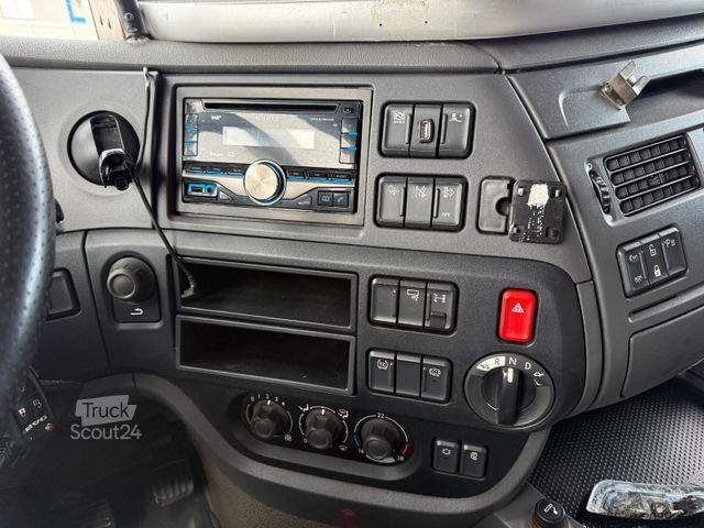 Standardowy ciągnik siodłowy DAF XF 460 SSC RETARDER STANDKLIMA LED