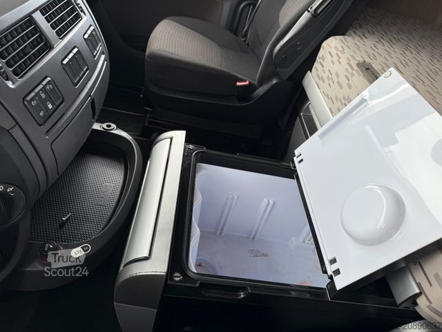 Standardowy ciągnik siodłowy DAF XF 460 SSC RETARDER STANDKLIMA LED