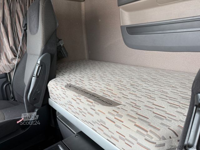 Standardowy ciągnik siodłowy DAF XF 460 SSC RETARDER STANDKLIMA LED