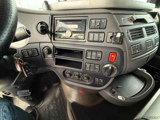 Standardowy ciągnik siodłowy DAF XF 460 SSC RETARDER STANDKLIMA LED