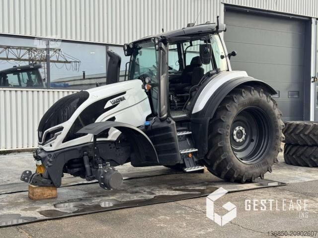 Gård traktor Valtra T215 VERSU