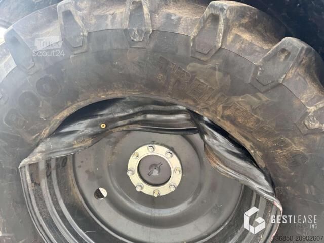 Trattore da piazzale Valtra T215 VERSU