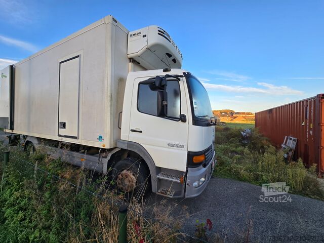 Vrachtwagen met bakwagen Mercedes-Benz 