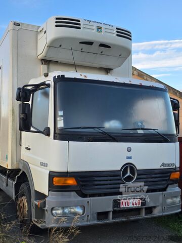 Vrachtwagen met bakwagen Mercedes-Benz 