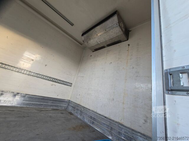 Vrachtwagen met bakwagen Mercedes-Benz 