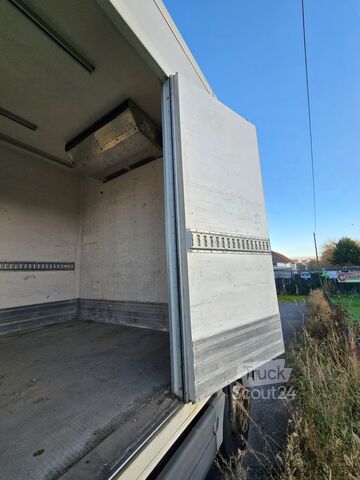 Vrachtwagen met bakwagen Mercedes-Benz 