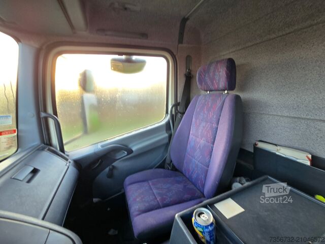 Vrachtwagen met bakwagen Mercedes-Benz 