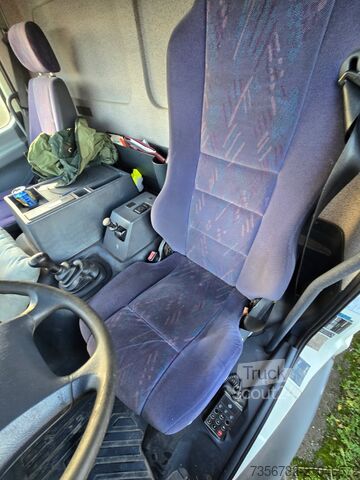 Vrachtwagen met bakwagen Mercedes-Benz 