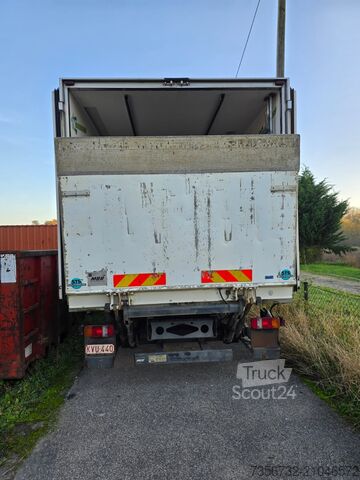 Vrachtwagen met bakwagen Mercedes-Benz 